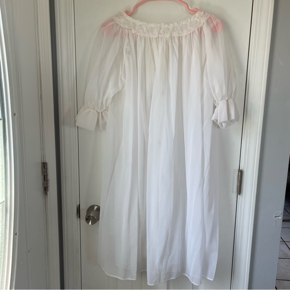 Vtg 60's 70’s Union Made  White robe size L - Picture 3 of 9